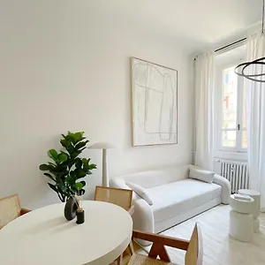https://casa-unica-milano-typical-charming-apartment-navigli-ii.it-lombardy.com