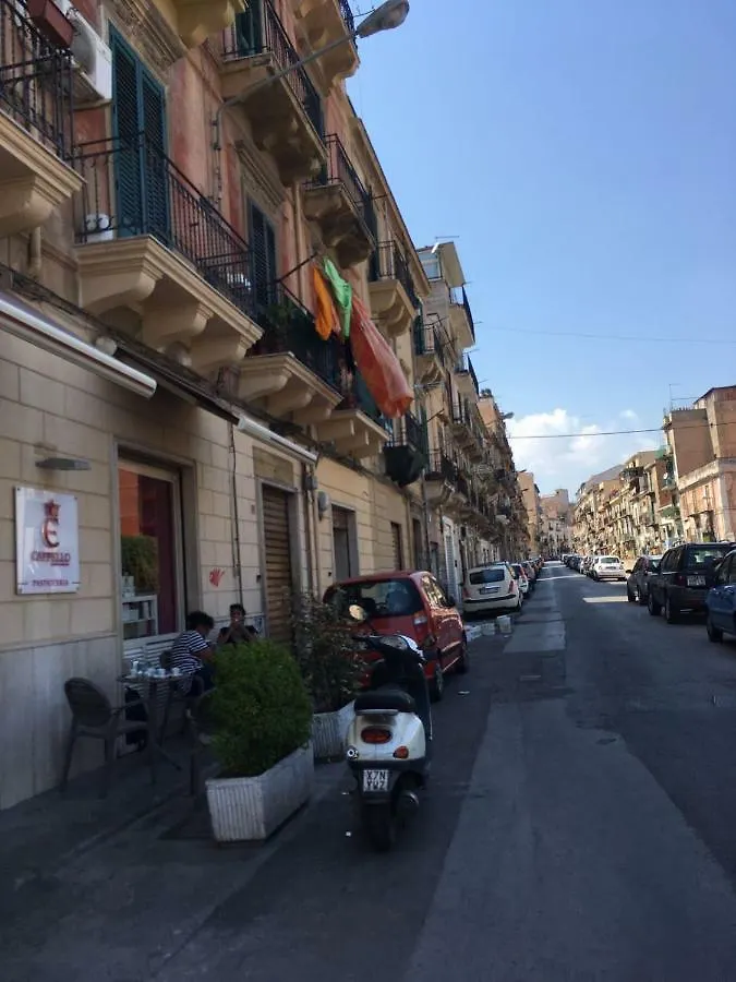 Big Mom House Apartment Palermo 0*,